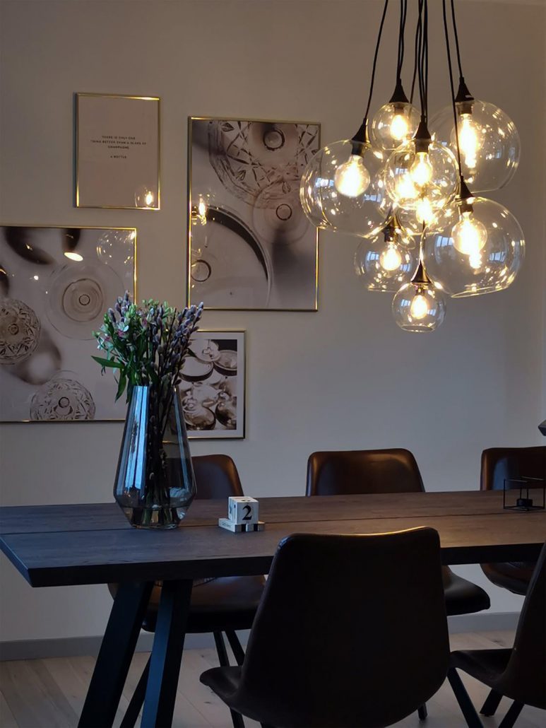 Nowoczesne żyrandole – elegancja we wnętrzach 2 Lampa szklane klosze Pallas Globen Lighting