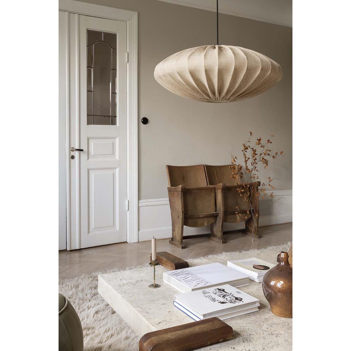 Eliptyczna lampa abazurowa lniana w salonie - Ellipse marki Watt&Veke