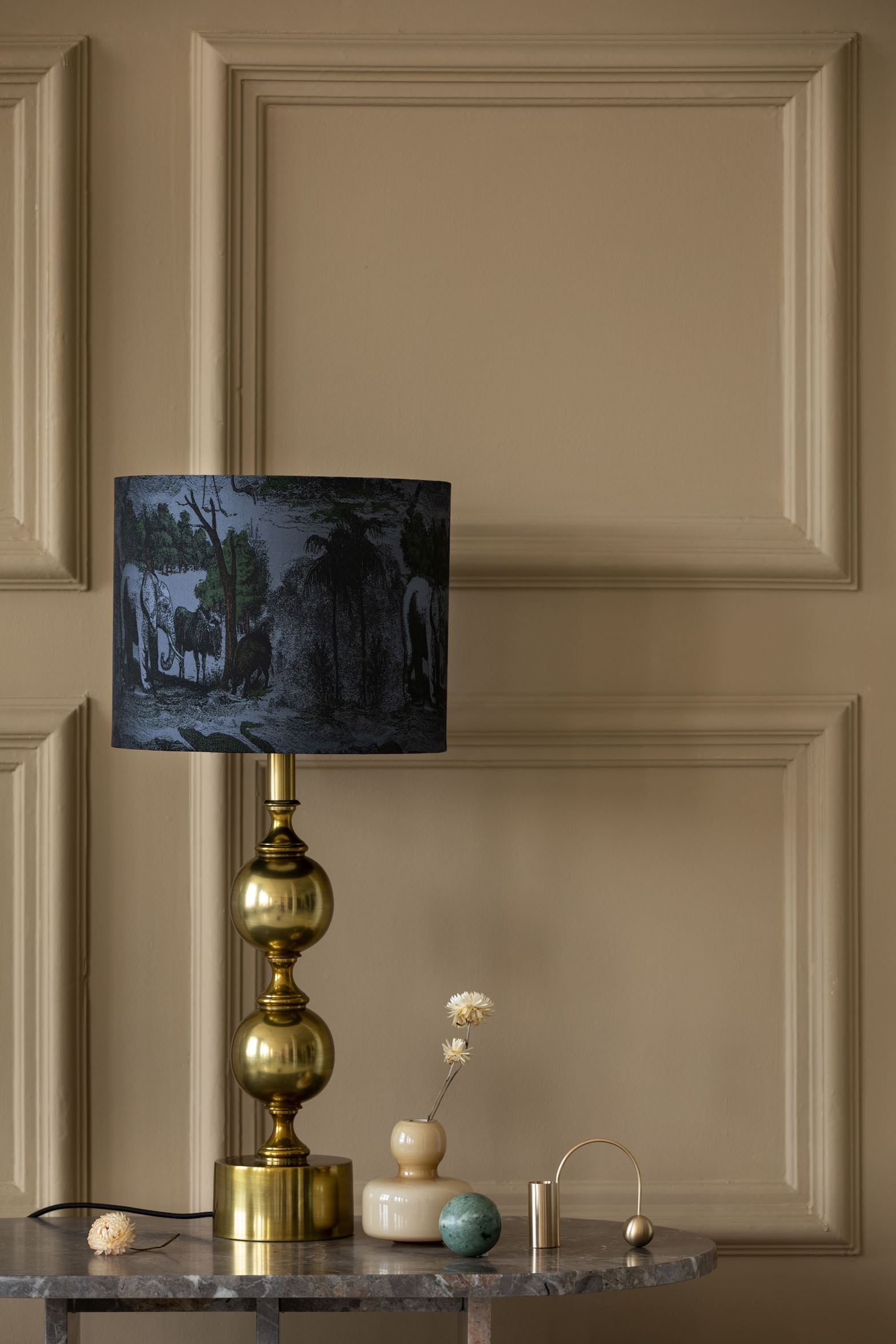 Elegancka lampa stolowa do sypialni - Deborah marki Watt&Veke