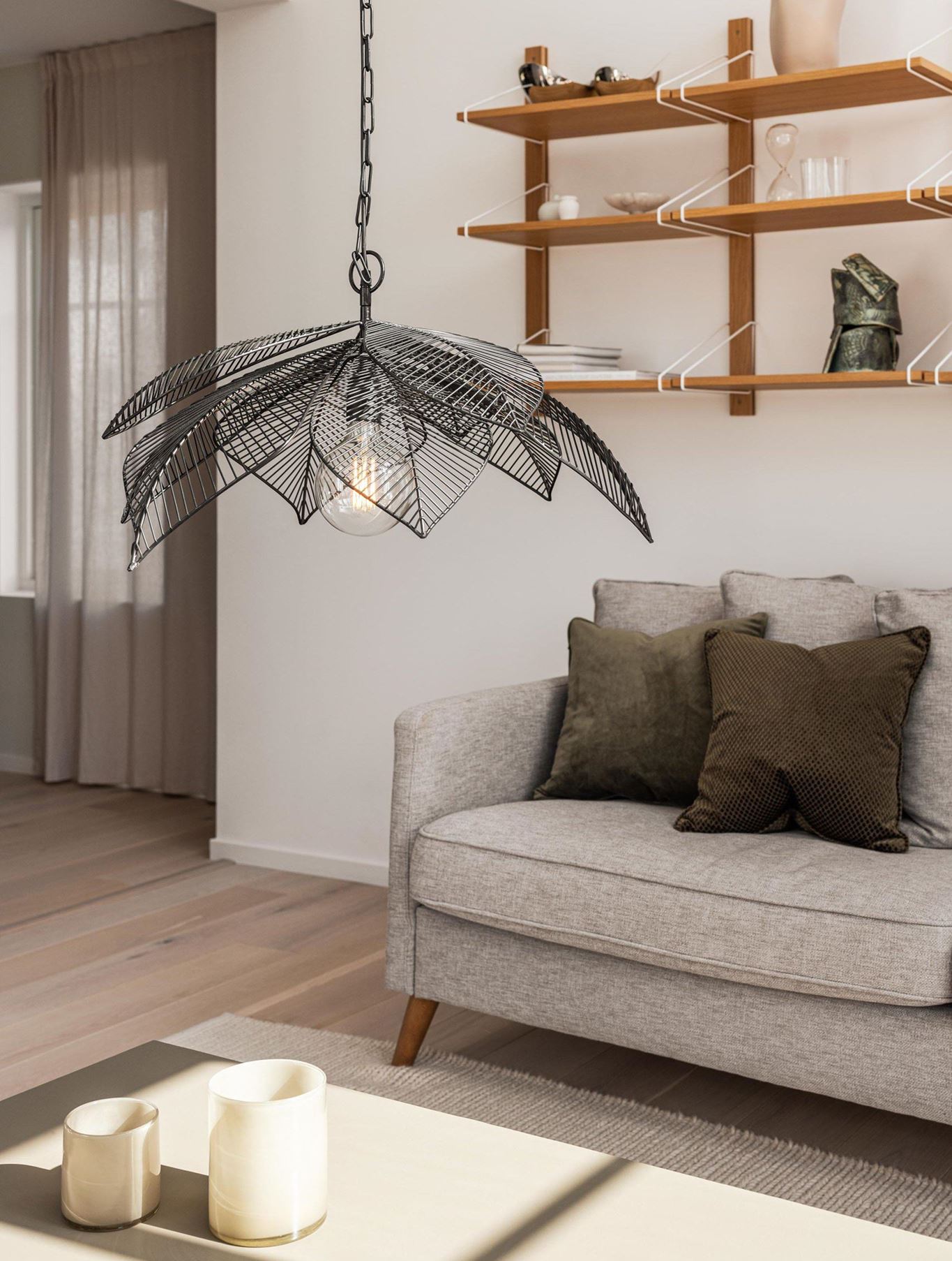 Czarna druciana lampa Elm marki PR Home - idealna do salonu lub sypialni