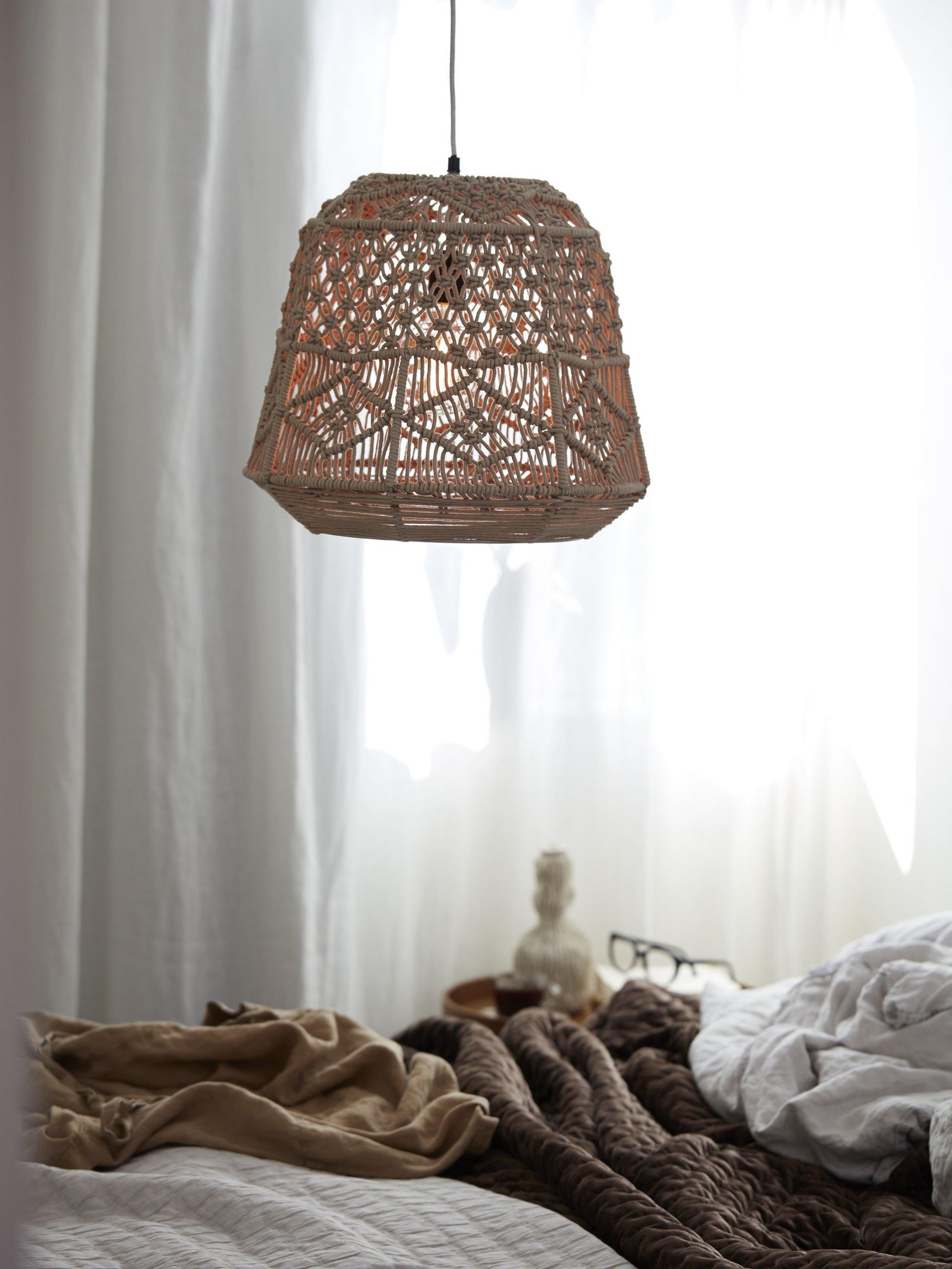 Pleciona bezowa lampa boho Jane PR Home - modne lampy boho 2023