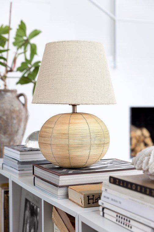 Lampa stołowa rattanowa boho w kształcie kuli z lnianym abażurem
