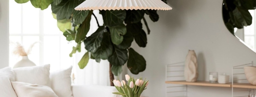 Lampy japandi inspiracje pomysły aranżacje - papierowa lampa plisowana do salonu