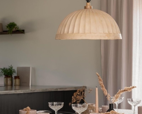 Jaka lampa nad stół - beżowa lampa wisząca boho nad stół do jadalni