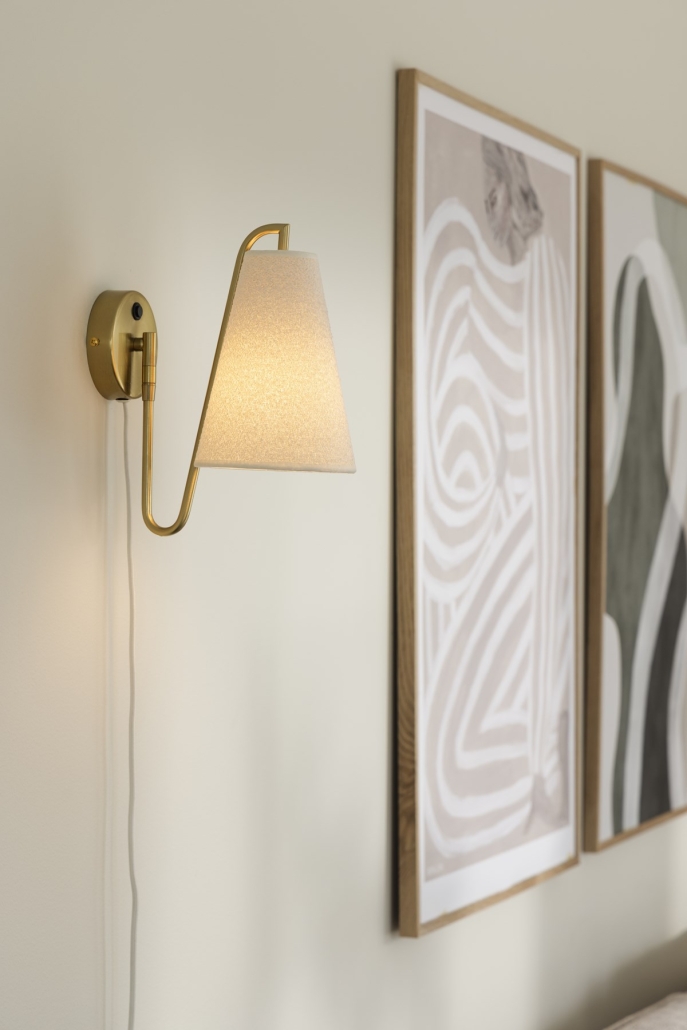 Mosiężny kinkiet modern classic z abażurem boucle