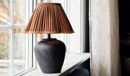 Eleganckie lampy na komodę